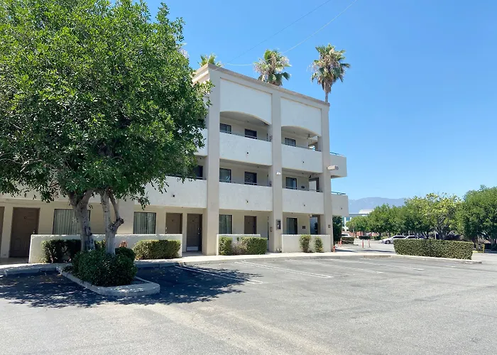 Hotel D'Lins Ontario Airport